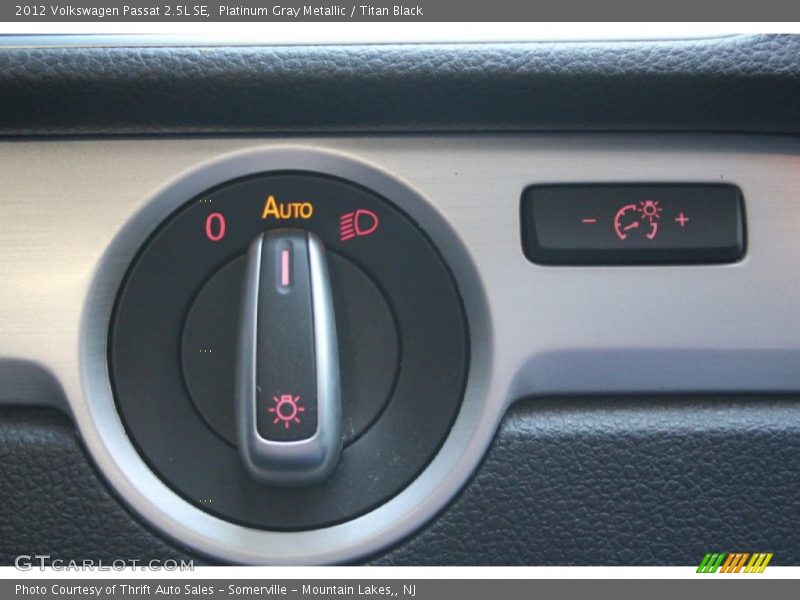 Platinum Gray Metallic / Titan Black 2012 Volkswagen Passat 2.5L SE