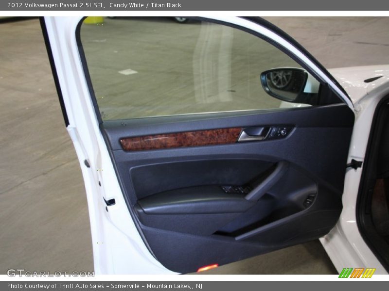 Candy White / Titan Black 2012 Volkswagen Passat 2.5L SEL