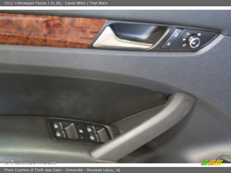 Candy White / Titan Black 2012 Volkswagen Passat 2.5L SEL