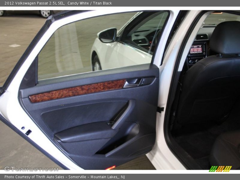 Candy White / Titan Black 2012 Volkswagen Passat 2.5L SEL