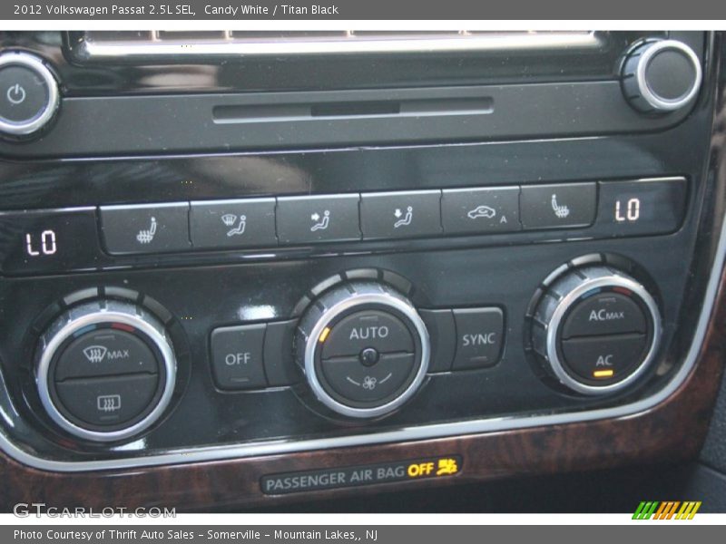 Candy White / Titan Black 2012 Volkswagen Passat 2.5L SEL