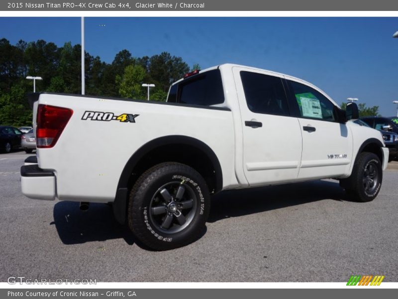Glacier White / Charcoal 2015 Nissan Titan PRO-4X Crew Cab 4x4