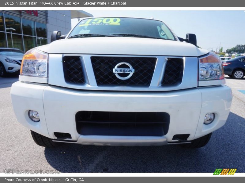 Glacier White / Charcoal 2015 Nissan Titan PRO-4X Crew Cab 4x4