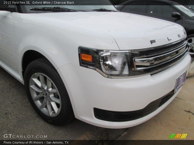 Oxford White / Charcoal Black 2015 Ford Flex SE