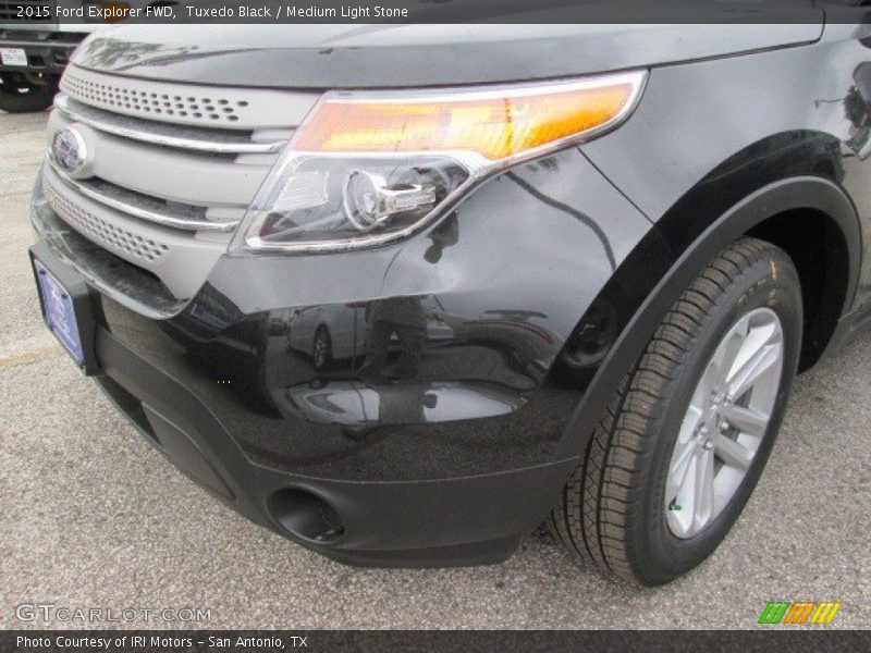 Tuxedo Black / Medium Light Stone 2015 Ford Explorer FWD