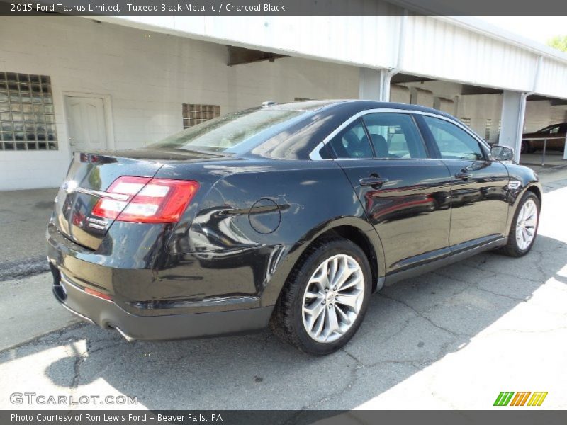 Tuxedo Black Metallic / Charcoal Black 2015 Ford Taurus Limited