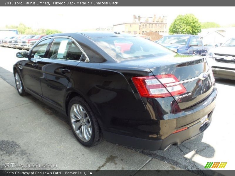 Tuxedo Black Metallic / Charcoal Black 2015 Ford Taurus Limited