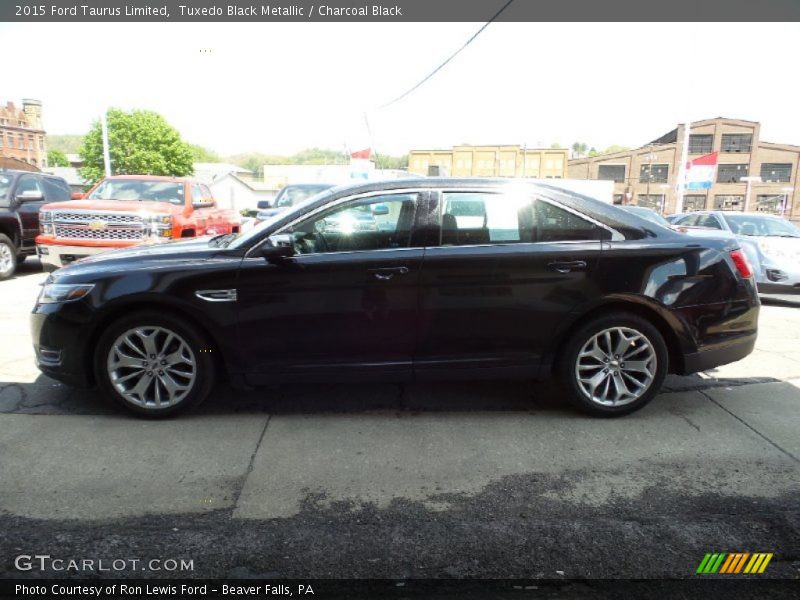 Tuxedo Black Metallic / Charcoal Black 2015 Ford Taurus Limited