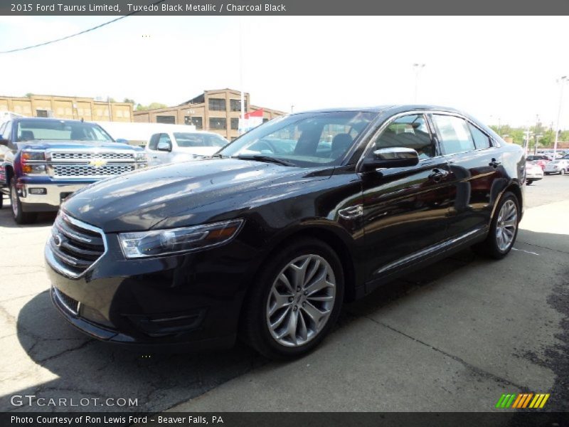 Tuxedo Black Metallic / Charcoal Black 2015 Ford Taurus Limited