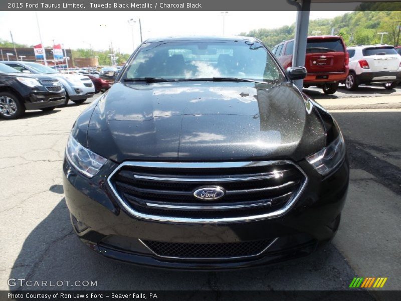 Tuxedo Black Metallic / Charcoal Black 2015 Ford Taurus Limited
