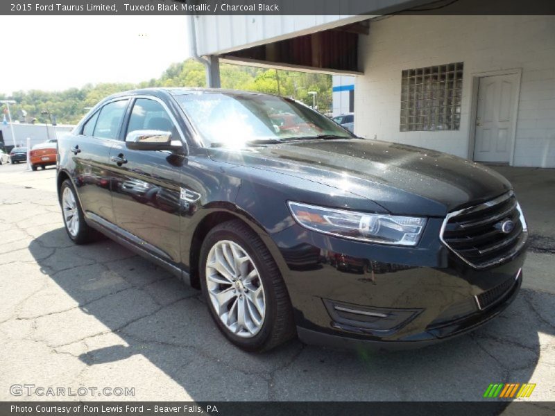 Tuxedo Black Metallic / Charcoal Black 2015 Ford Taurus Limited