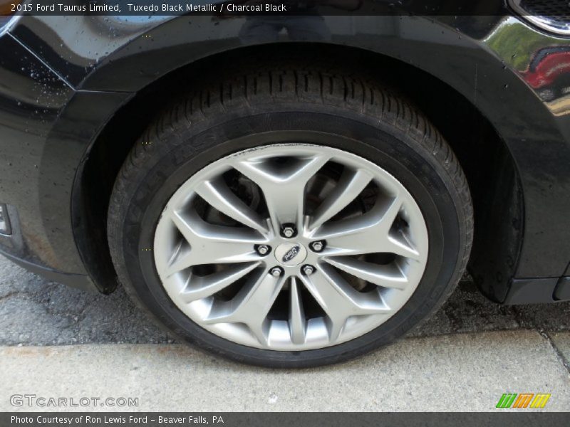 Tuxedo Black Metallic / Charcoal Black 2015 Ford Taurus Limited