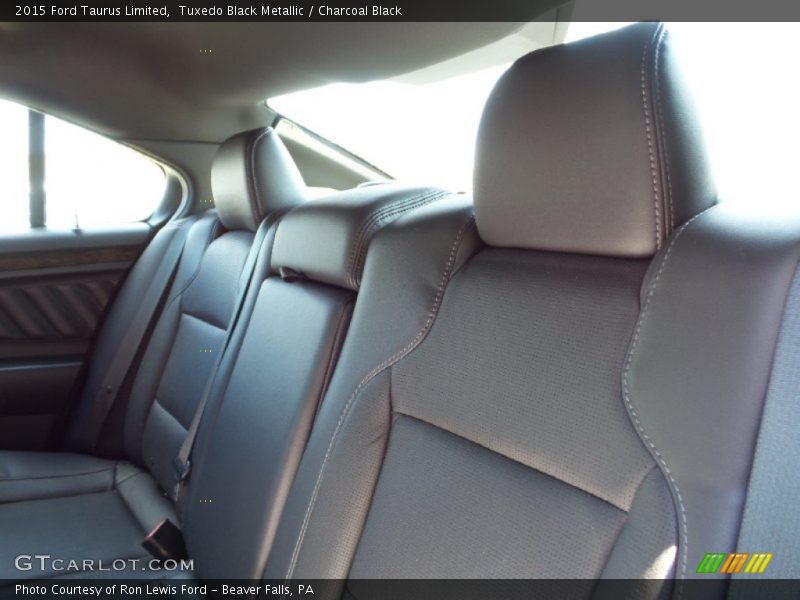 Tuxedo Black Metallic / Charcoal Black 2015 Ford Taurus Limited