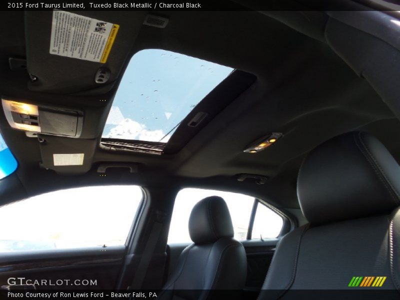 Tuxedo Black Metallic / Charcoal Black 2015 Ford Taurus Limited