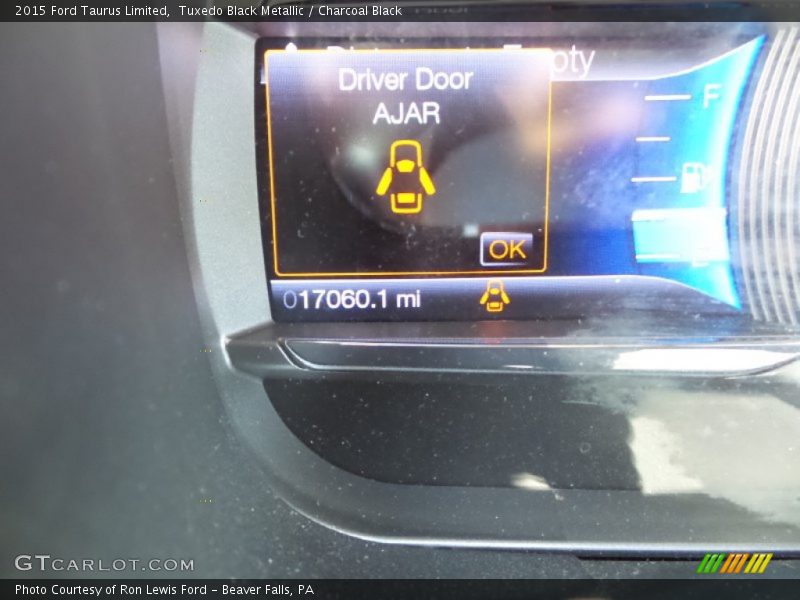 Tuxedo Black Metallic / Charcoal Black 2015 Ford Taurus Limited