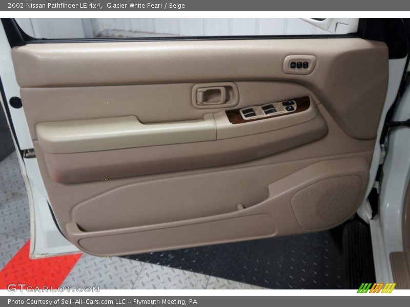 Glacier White Pearl / Beige 2002 Nissan Pathfinder LE 4x4