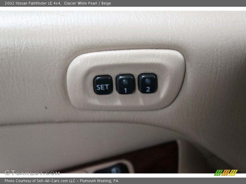 Glacier White Pearl / Beige 2002 Nissan Pathfinder LE 4x4