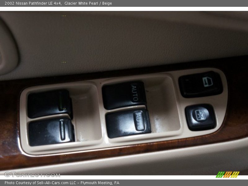 Glacier White Pearl / Beige 2002 Nissan Pathfinder LE 4x4