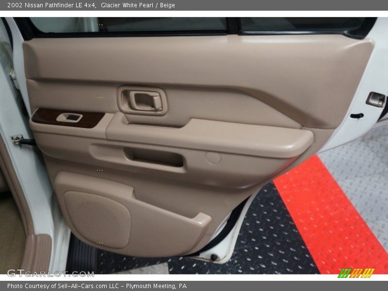 Glacier White Pearl / Beige 2002 Nissan Pathfinder LE 4x4