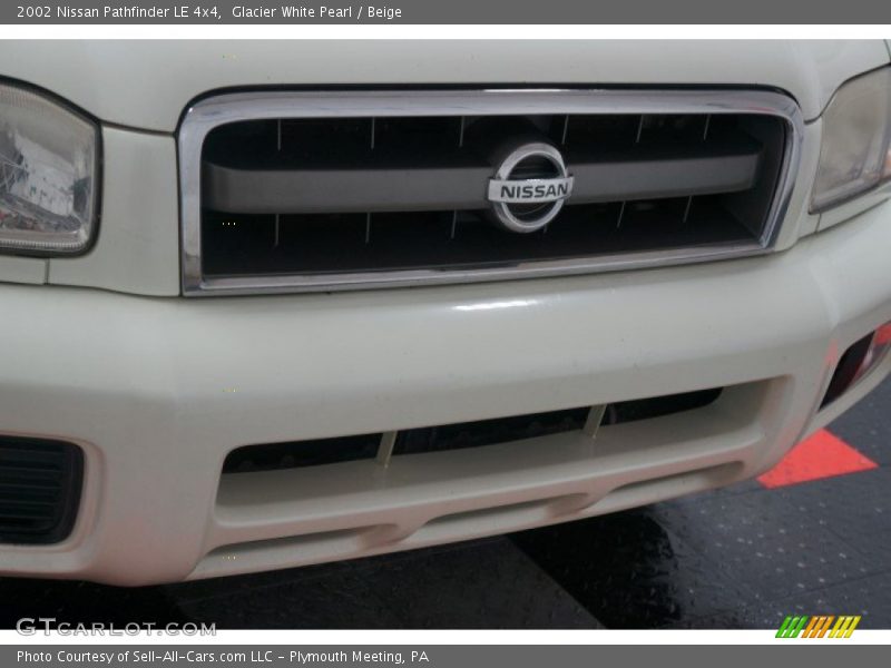 Glacier White Pearl / Beige 2002 Nissan Pathfinder LE 4x4