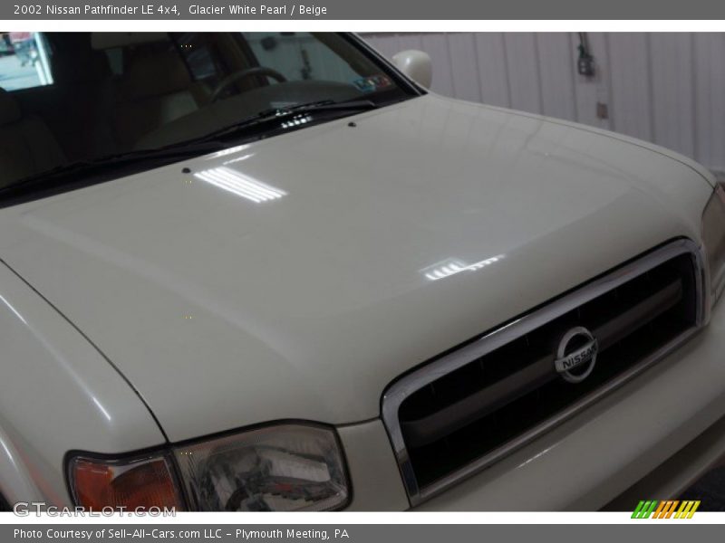 Glacier White Pearl / Beige 2002 Nissan Pathfinder LE 4x4