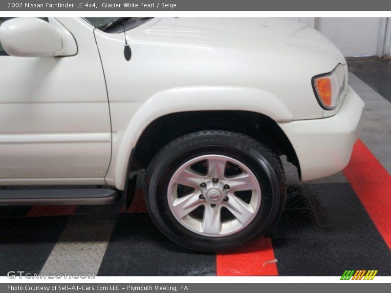 Glacier White Pearl / Beige 2002 Nissan Pathfinder LE 4x4