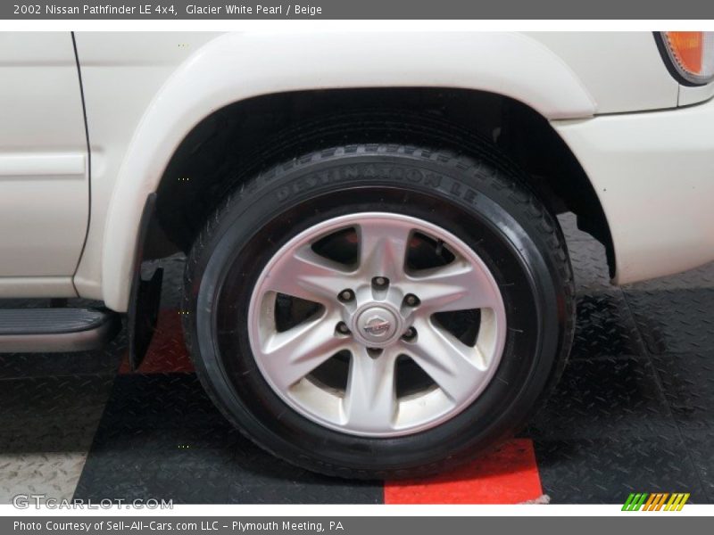Glacier White Pearl / Beige 2002 Nissan Pathfinder LE 4x4