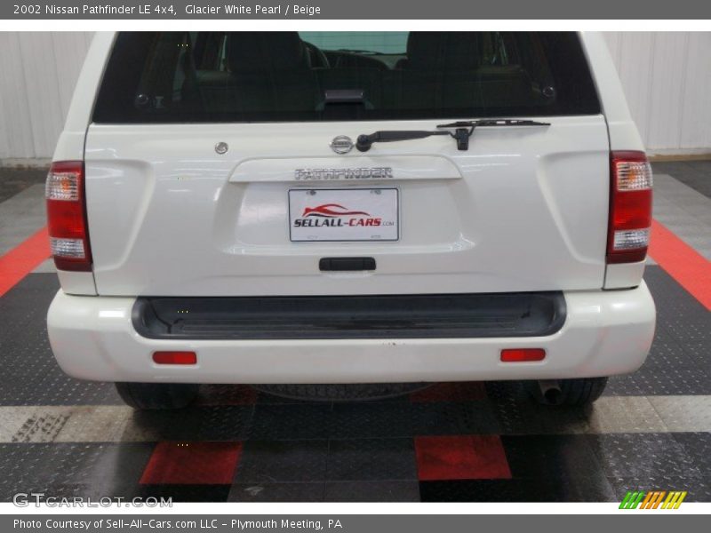 Glacier White Pearl / Beige 2002 Nissan Pathfinder LE 4x4