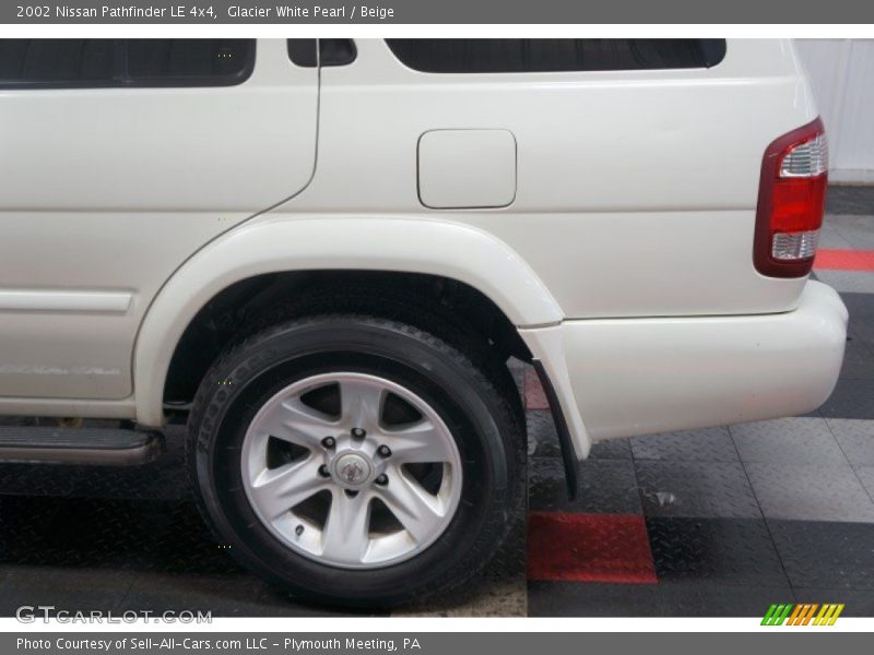 Glacier White Pearl / Beige 2002 Nissan Pathfinder LE 4x4