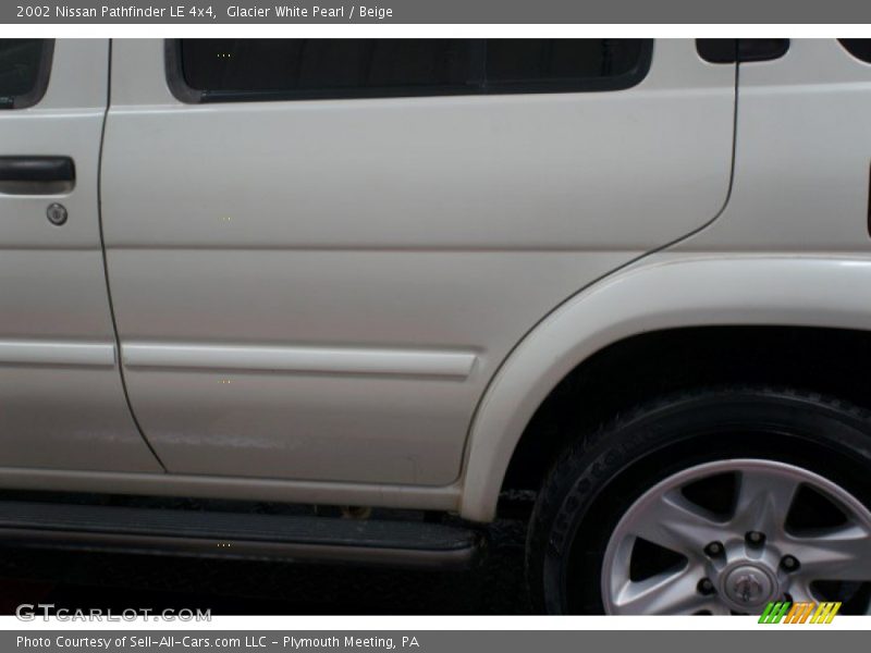 Glacier White Pearl / Beige 2002 Nissan Pathfinder LE 4x4