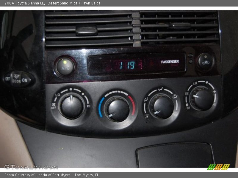 Desert Sand Mica / Fawn Beige 2004 Toyota Sienna LE