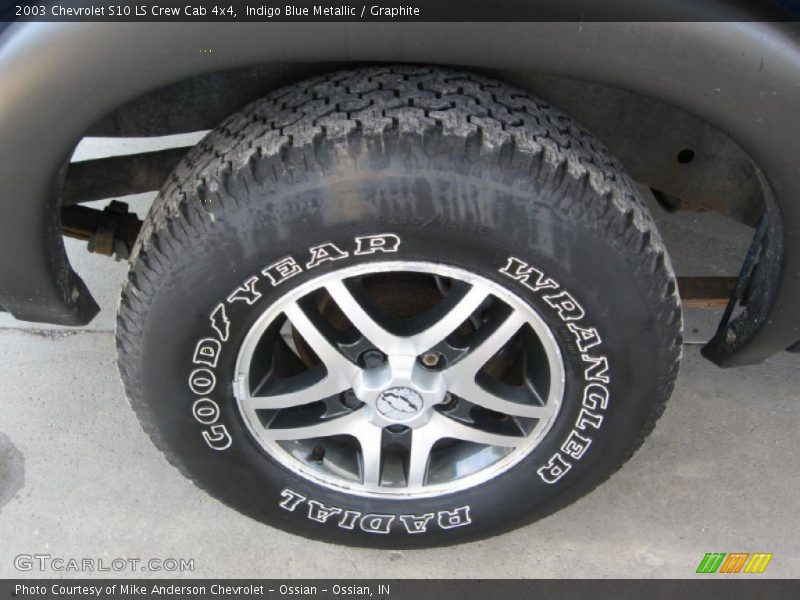 Indigo Blue Metallic / Graphite 2003 Chevrolet S10 LS Crew Cab 4x4