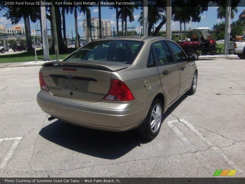 Fort Knox Gold Metallic / Medium Parchment 2000 Ford Focus SE Sedan