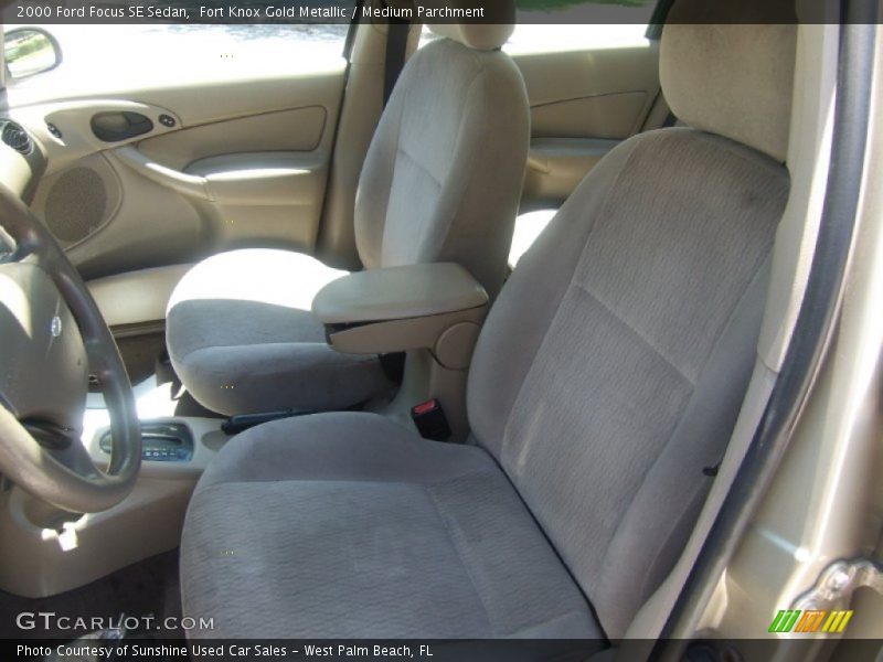 Fort Knox Gold Metallic / Medium Parchment 2000 Ford Focus SE Sedan