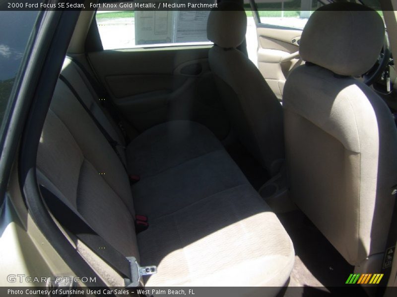 Fort Knox Gold Metallic / Medium Parchment 2000 Ford Focus SE Sedan