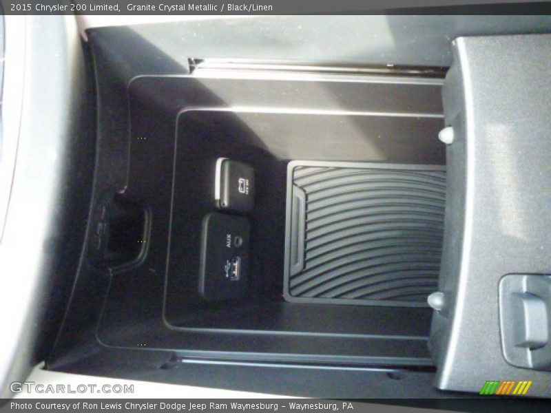 Granite Crystal Metallic / Black/Linen 2015 Chrysler 200 Limited