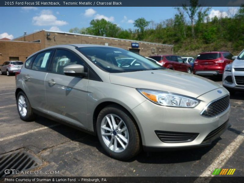 Tectonic Metallic / Charcoal Black 2015 Ford Focus SE Hatchback