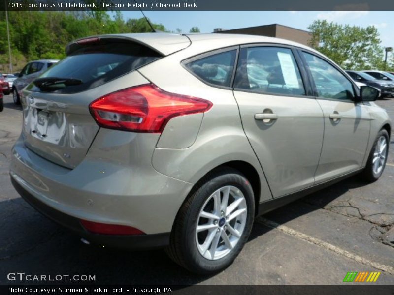 Tectonic Metallic / Charcoal Black 2015 Ford Focus SE Hatchback