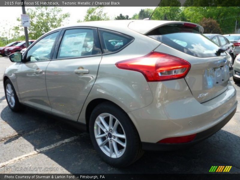 Tectonic Metallic / Charcoal Black 2015 Ford Focus SE Hatchback