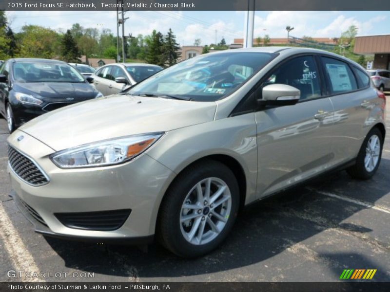 Front 3/4 View of 2015 Focus SE Hatchback