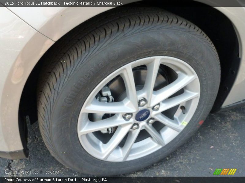 Tectonic Metallic / Charcoal Black 2015 Ford Focus SE Hatchback