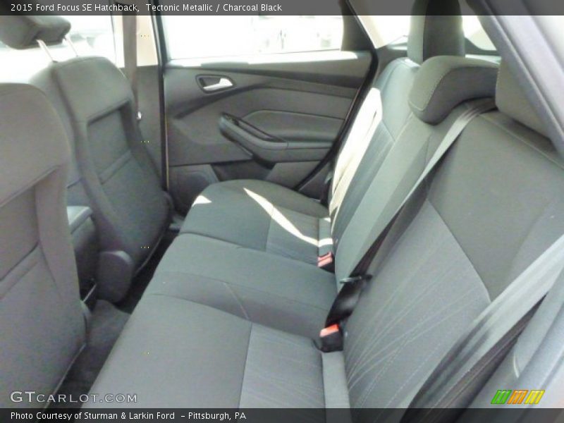 Tectonic Metallic / Charcoal Black 2015 Ford Focus SE Hatchback