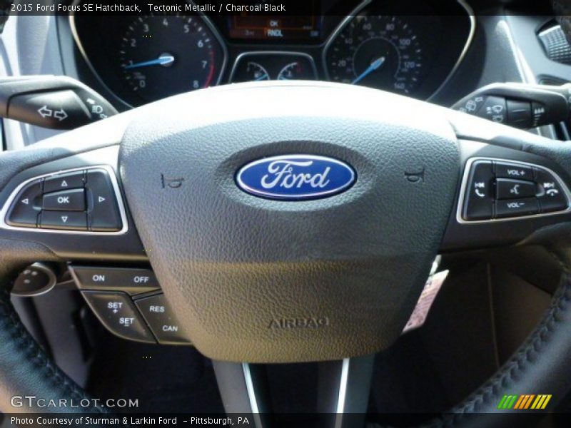 Tectonic Metallic / Charcoal Black 2015 Ford Focus SE Hatchback