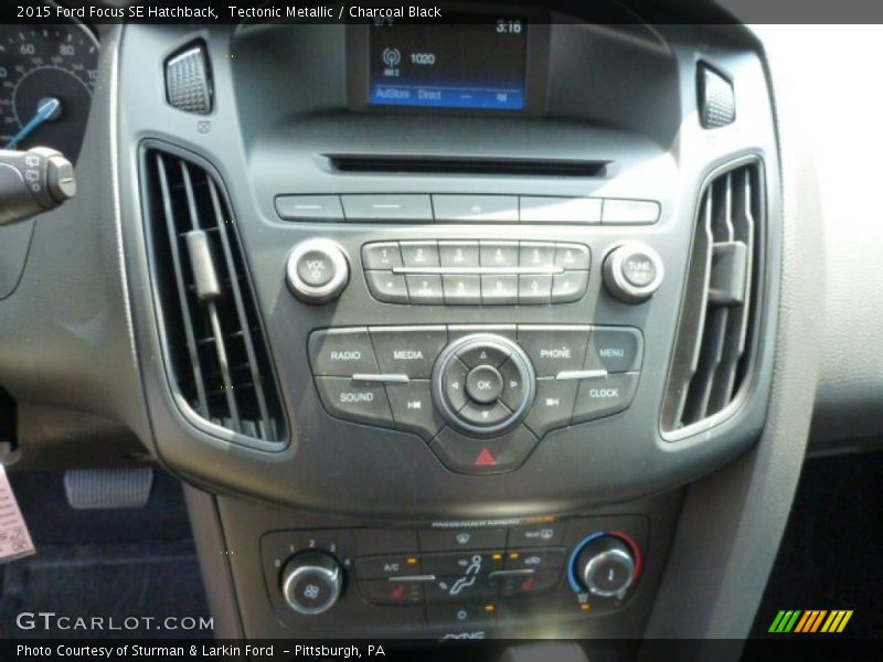 Tectonic Metallic / Charcoal Black 2015 Ford Focus SE Hatchback
