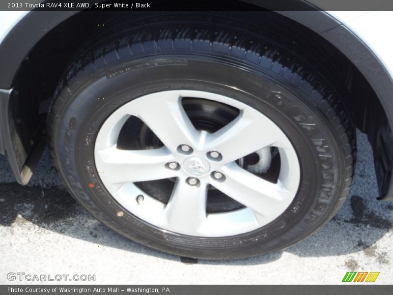Super White / Black 2013 Toyota RAV4 XLE AWD