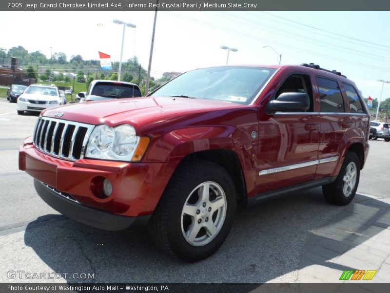 Front 3/4 View of 2005 Grand Cherokee Limited 4x4