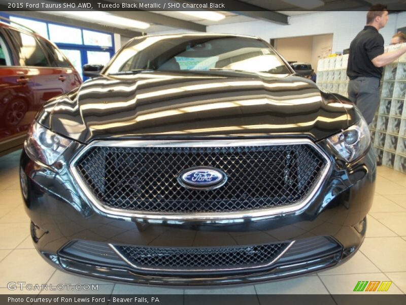 Tuxedo Black Metallic / SHO Charcoal Black 2015 Ford Taurus SHO AWD