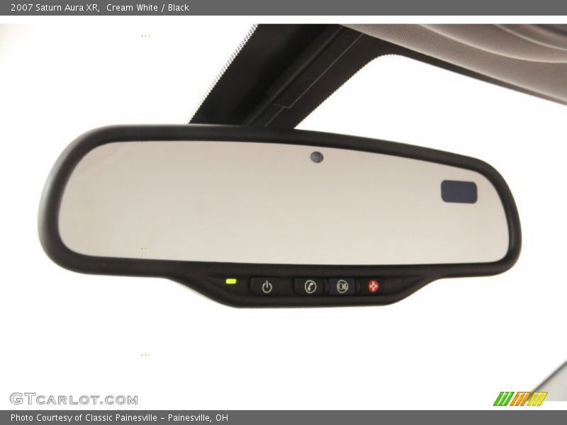 Cream White / Black 2007 Saturn Aura XR