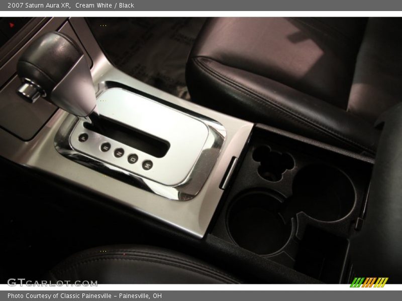 Cream White / Black 2007 Saturn Aura XR