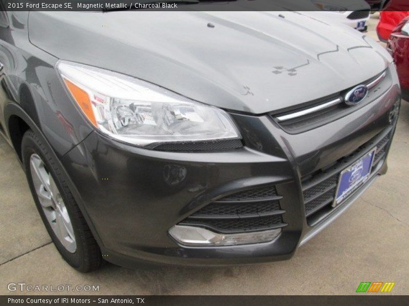 Magnetic Metallic / Charcoal Black 2015 Ford Escape SE